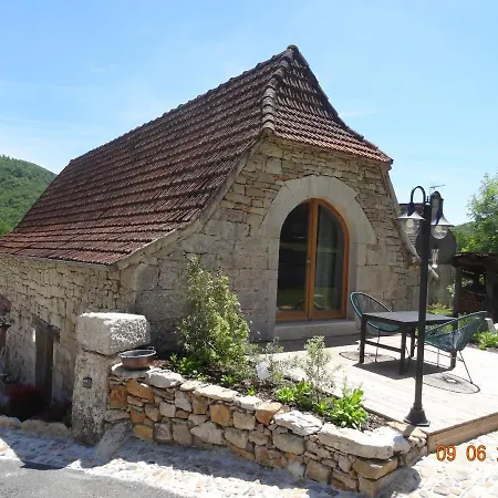 chambre d hote flore, végétalisée au coeur du célé Bed & Breakfast